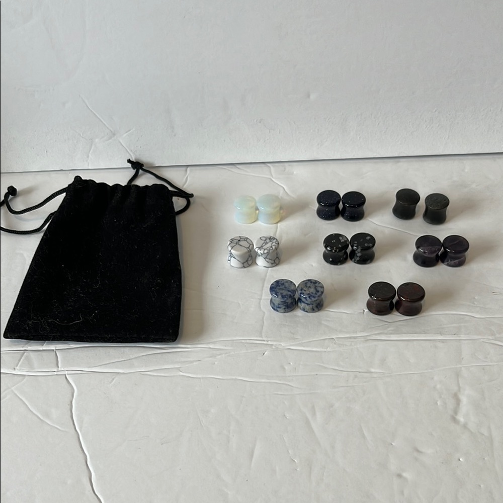 Set of Stone Ear Plugs with Velvet Pouch 16mm